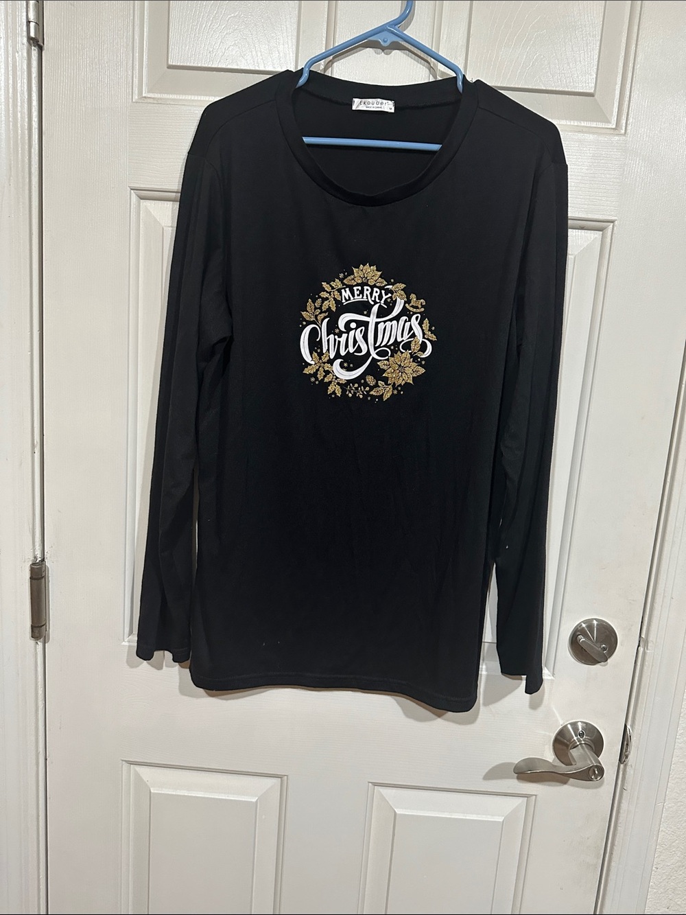Women’s Black Long-Sleeve Merry Christmas Graphic Tee